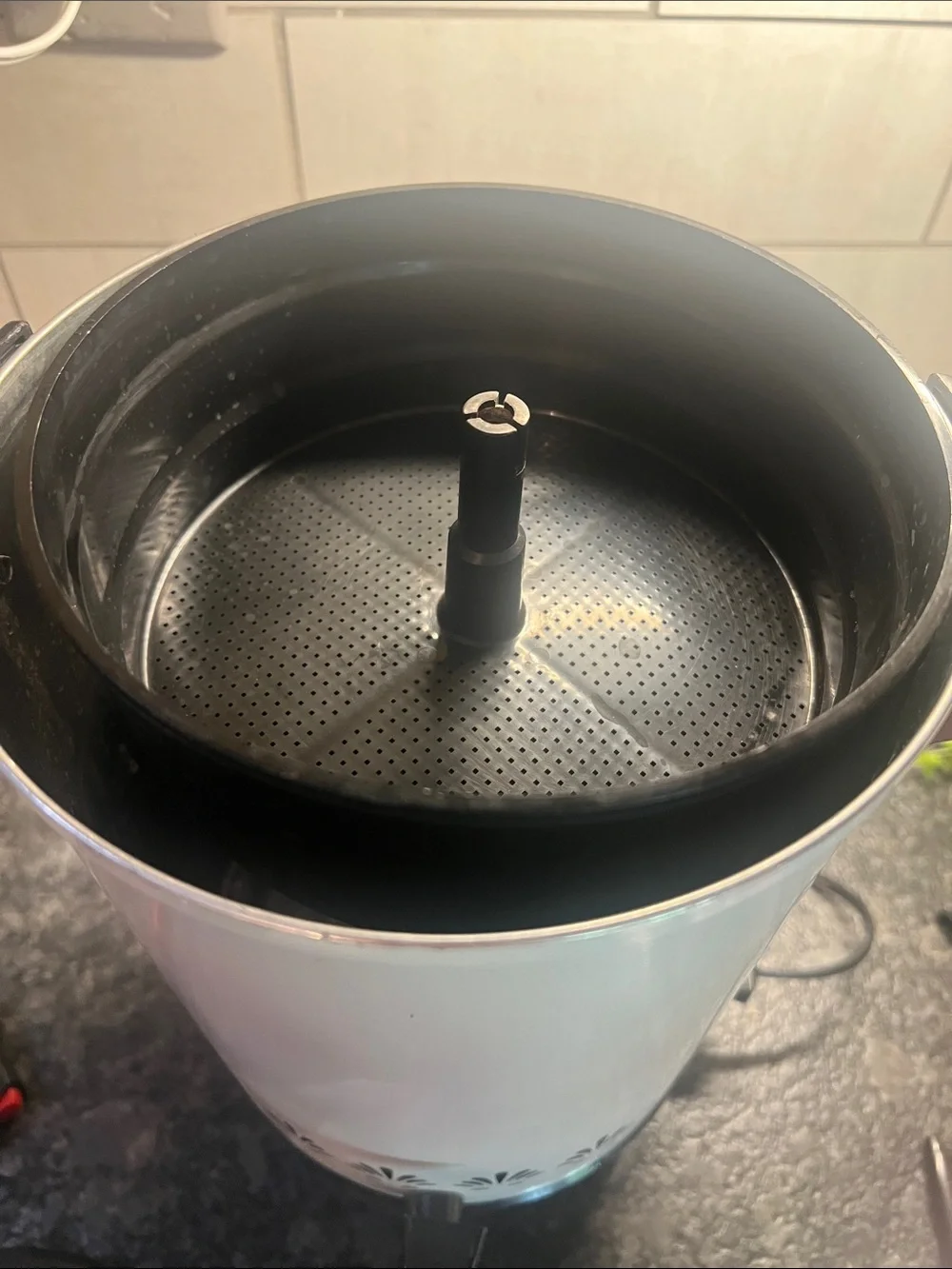 MCM West Bend 30 cup electric coffee urn. Has pour spout. Exc condition.